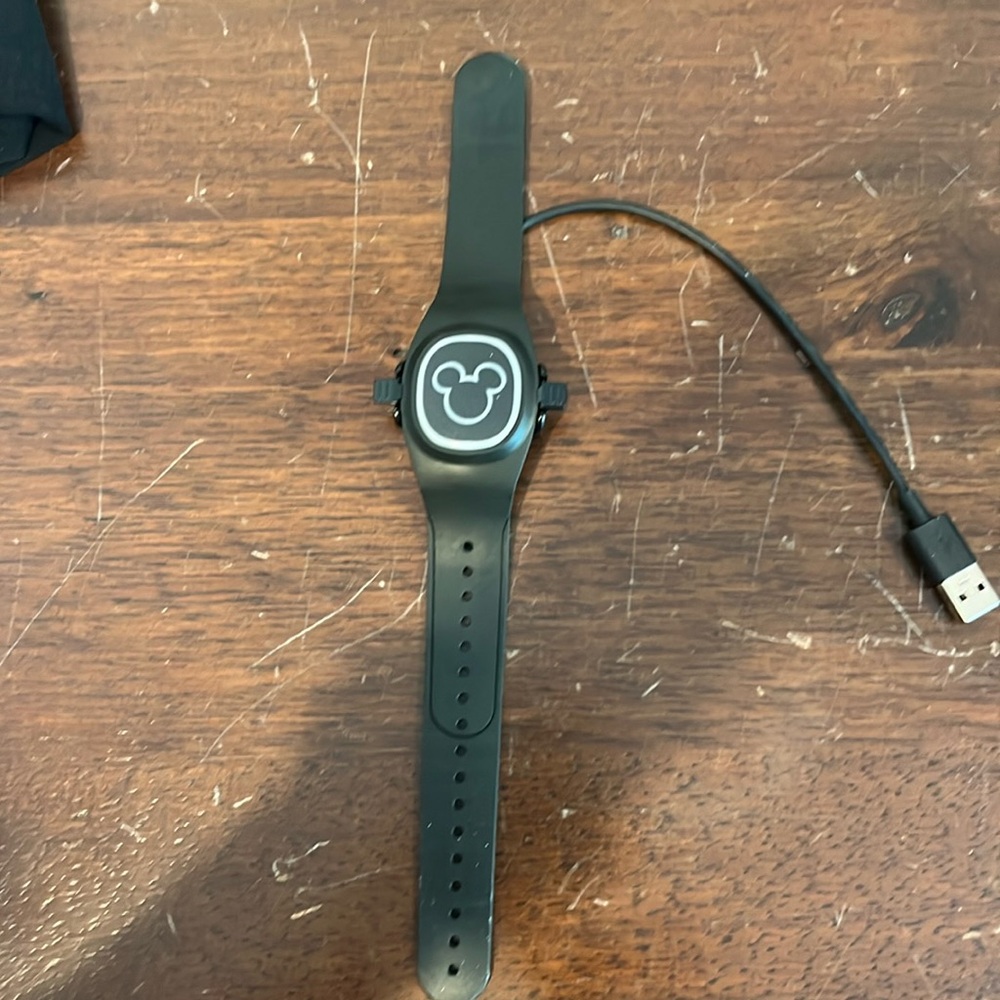 Disney magic band black like new used once